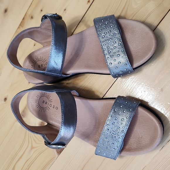 Brioso Sandals Huntley Three Metallic Covered Wedge in Pewter Size 9.5 - Picture 15 of 17